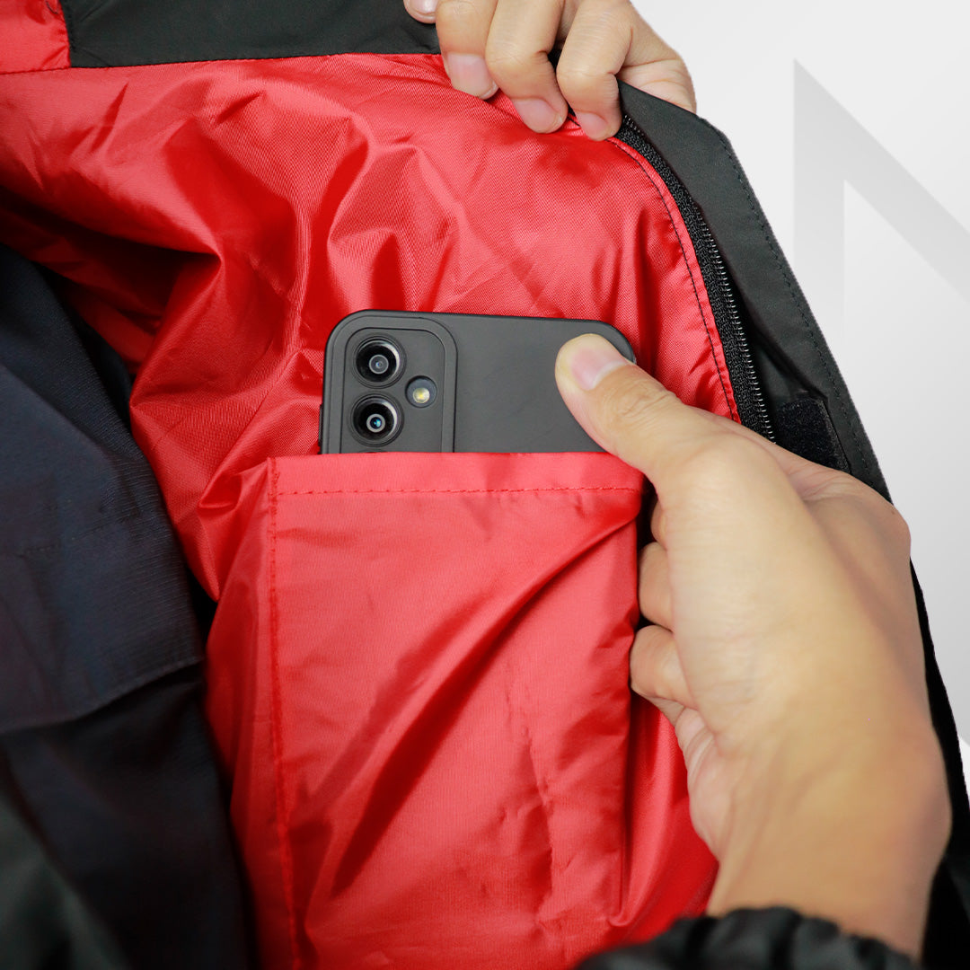 Hikemore Raincoat 02
